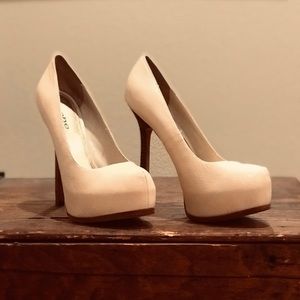 Bebe platform pumps